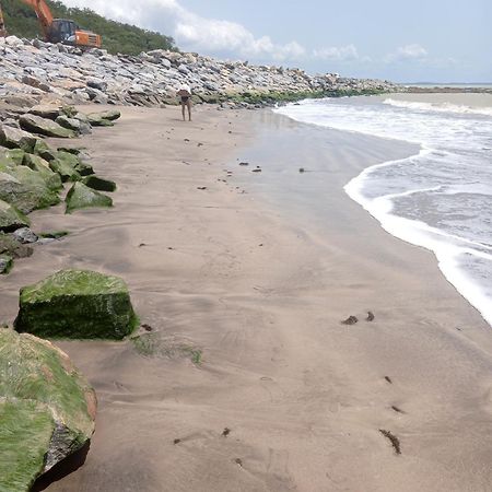 Abuesi Beach Resort Sekondi-Takoradi Exteriör bild